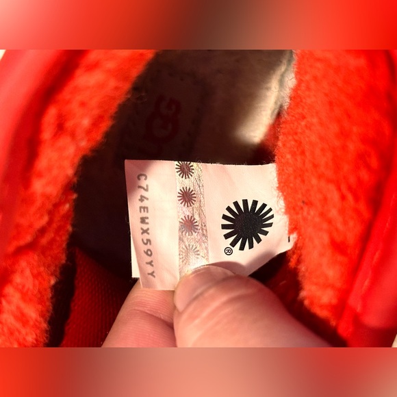 UGG Classic Clear Mini Boots Hibiscus Red Kids Size US 12 - Picture 3 of 11